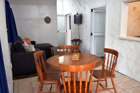 White House Apartments Vacation rental in Arorangi District