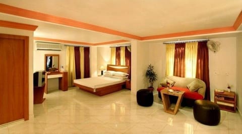 Housez 43 Hotel in Kolkata