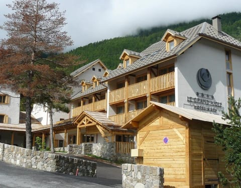 Le Grand Aigle Hotel & Spa**** Vacation rental in Saint-Chaffrey