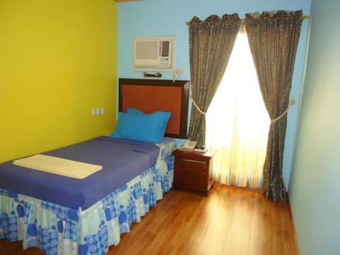 C & L Bay View Inn Hotel in Dumaguete