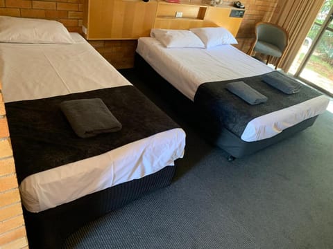 Jumbuck Motor Inn - POOL - PET FRIENDLY SECTION - KING BEDS Vacation rental in Longreach