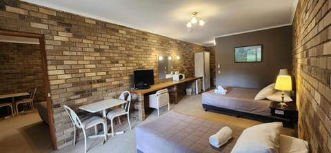 Magdala Motor Lodge & Lakeside Restaurant Vacation rental in Stawell