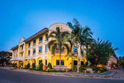 Horseshoe Point Resort & Country Club Resort in Pattaya City