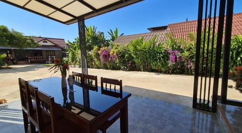 Saphaothong Guesthouse Vacation rental in Vang Vieng