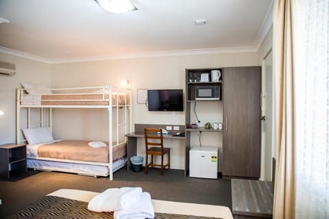 Lilac City Motor Inn & Steakhouse Vacation rental in Goulburn