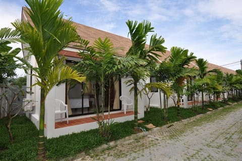 Baan Phuchalong Place Resort in Chalong