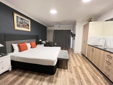 Benson Court Motel Vacation rental in Toowong