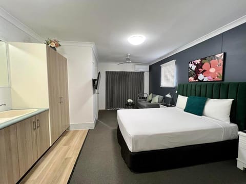 Benson Court Motel Vacation rental in Toowong