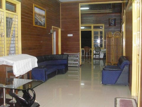 Wisma Mutiara Hotel Urlaubsunterkunft in Padang