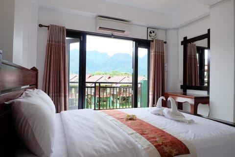 Grandview Riverside Hotel Übernachtung mit Frühstück in Vang Vieng