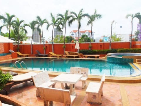 Skaw Beach Hotel Hotel in Pattaya City