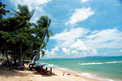 Sea Breeze Jomtien Resort Hotel in Pattaya City