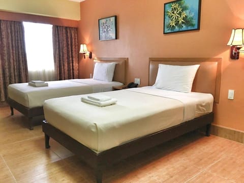 RedDoorz Premium @ Pamulinawen Hotel Ilocos Norte Hotel in Cordillera Administrative Region