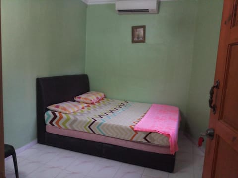 Shalinis guest house sea view Bed and Breakfast in Penang