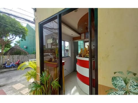 RedDoorz @ Jomckayl Apartelle Naga Vacation rental in Naga