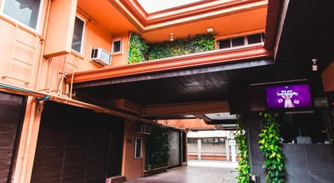 Victoria Court Gil Puyat Motorist Lodge Vacation rental in Pasay