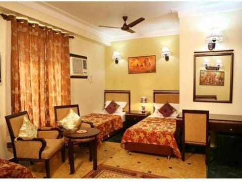 Hotel Revels Plum Übernachtung mit Frühstück in New Delhi