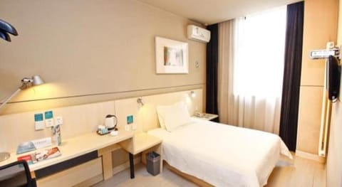 Jinjiang Inn Wuhan Dunkou Sports Center Dongfeng Company Metro Station Vacation rental in Wuhan