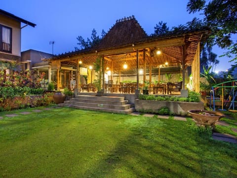 Summer Hill Private Villas & Family Hotel Vacation rental in Parongpong