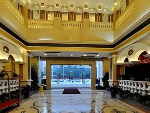 Vienna Hotel Shenzhen Pinghu Center Metro Station Vacation rental in Shenzhen