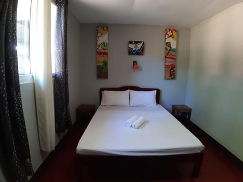 OYO 671 Natua's Cabin Hotel in Puerto Princesa