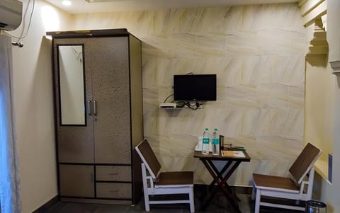 Dwivedi Hotels - Hotel Elena Vacation rental in Varanasi