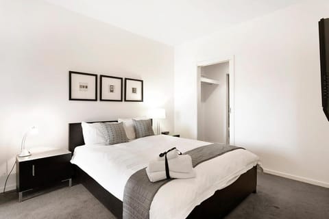 Docklands Private Collection - NEWQUAY Apartahotel in Melbourne