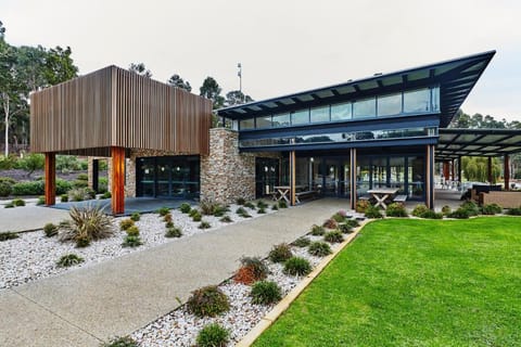 Eight Willows Retreat Resort in Yelverton