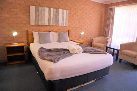 Golden Chain Aalana Motor Inn Vacation rental in Cowra