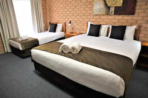 Golden Chain Aalana Motor Inn Vacation rental in Cowra