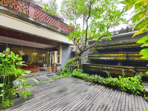 Townhouse Oak Maxi Hotel Legian Bali Vacation rental in Kuta