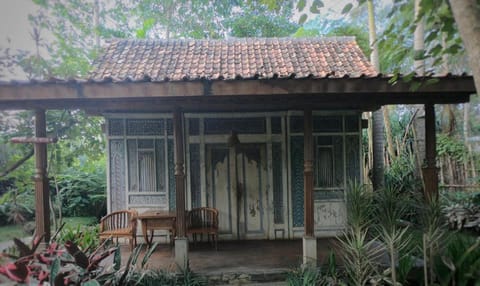 Sapulidi Cafe, Gallery & Resort Campeggio /
resort per camper in Lembang