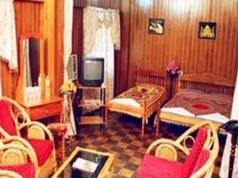 Lake Palace Family Resort Bed and Breakfast in Kumarakom