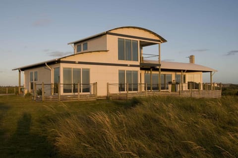 Wytonia Beachfront Accommodation Vacation rental in Port Fairy