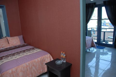 Guest House Salon Fora Gegerkalong Setiabudhi Bandung Bed and Breakfast in Parongpong