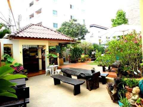 Pius Place Aparthotel in Pattaya City