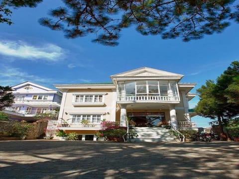 Nguyen Hung Hotel Vacation rental in Dalat