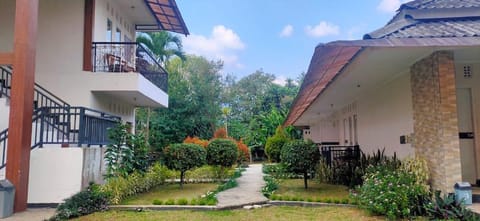 Hotel New Ayuda 2 Vacation rental in Cisarua