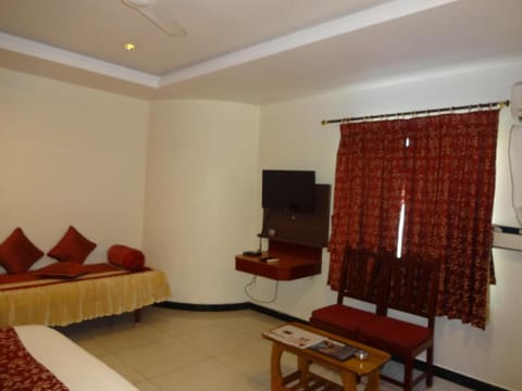 Hotel Sri Sabthagiri Hotel in Puducherry