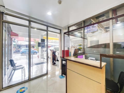 OYO 893 Dian Suites Makati Vacation rental in Pasay