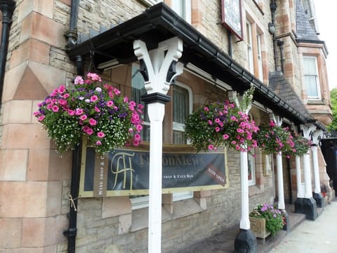 Tufton Arms Hotel Apartahotel in Moot Hall