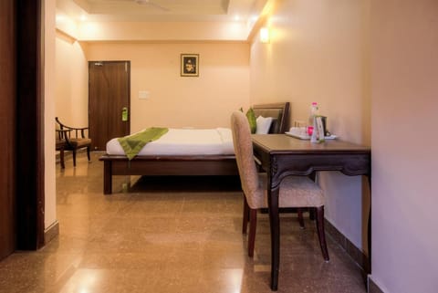 Treebo Trend Shivam Inn Haniman Hotel in Lucknow