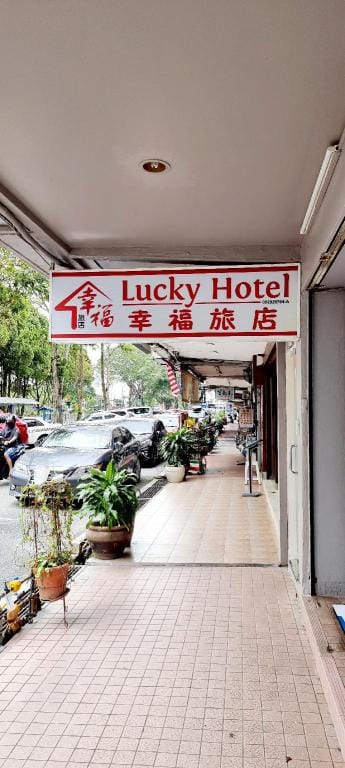 Lucky Hotel Motel in Johor Bahru