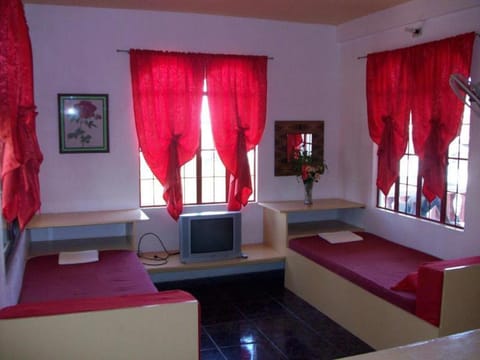 Felina Guest House Bed and Breakfast in Puerto Galera