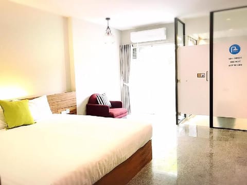 Nice Hotel Ratchada (SHA Extra Plus) Vacation rental in Bangkok