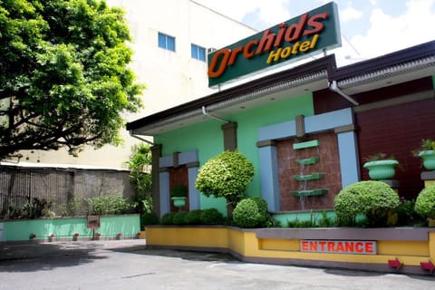 Orchids Drive Inn Apartahotel in Makati
