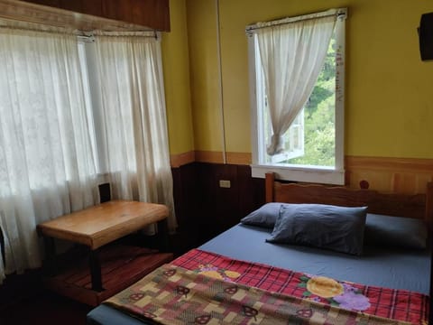 Grandma's Yellow House Alojamiento y desayuno in Cordillera Administrative Region