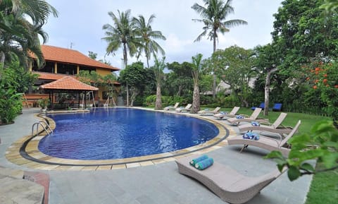 Three Brothers Bungalows & Villas Bed and Breakfast in Abang