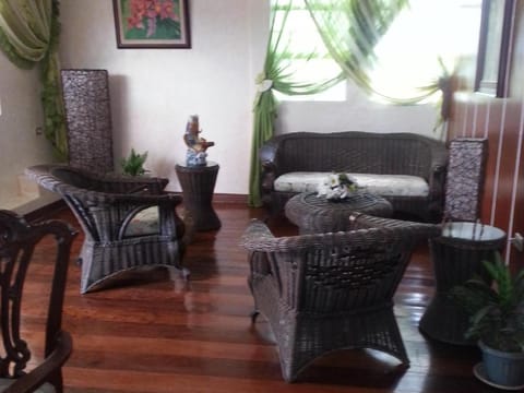 La Casa Roa Hostel Hostal in Bicol