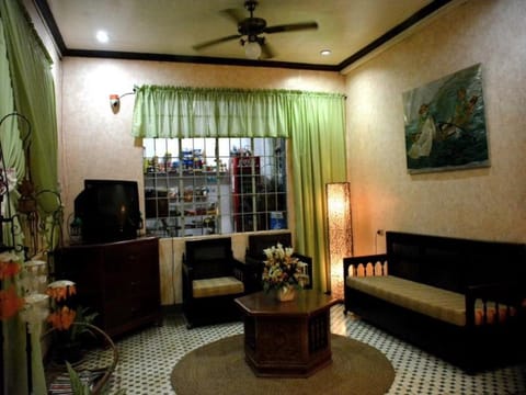 La Casa Roa Hostel Hostel in Bicol